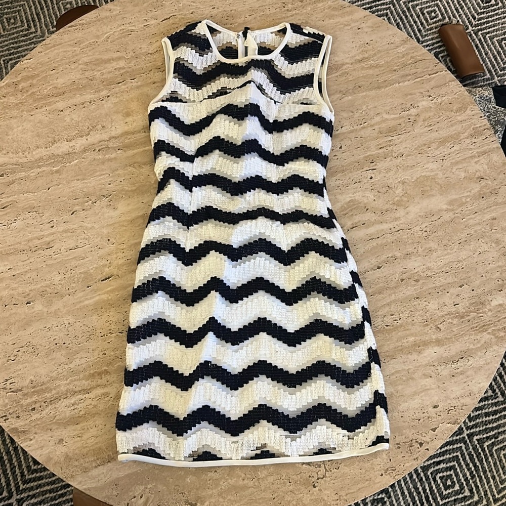 Used Milly Size 0 Woven Chevron Overlay Shift Dresss